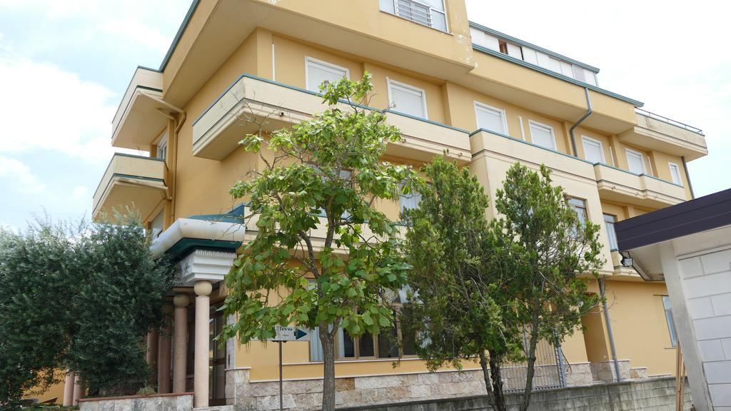Hotel L'Ulivo Mirabella Eclano Экстерьер фото