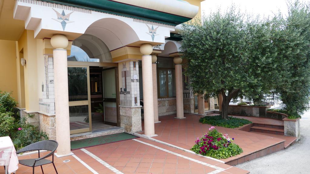 Hotel L'Ulivo Mirabella Eclano Экстерьер фото